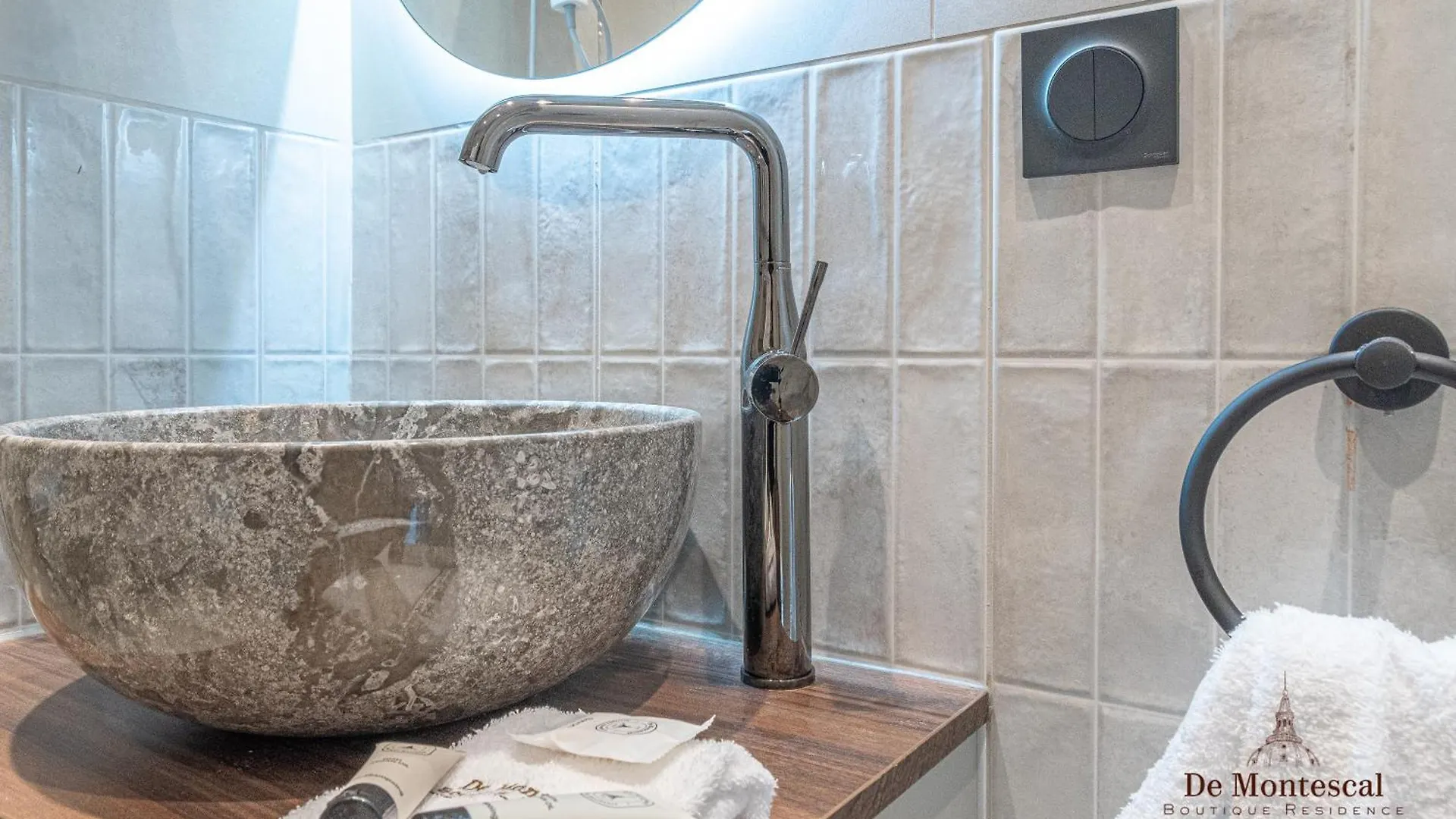De Montescal- Montparnasse With Ac 11 To 14m2 In A Prime Location Apartment