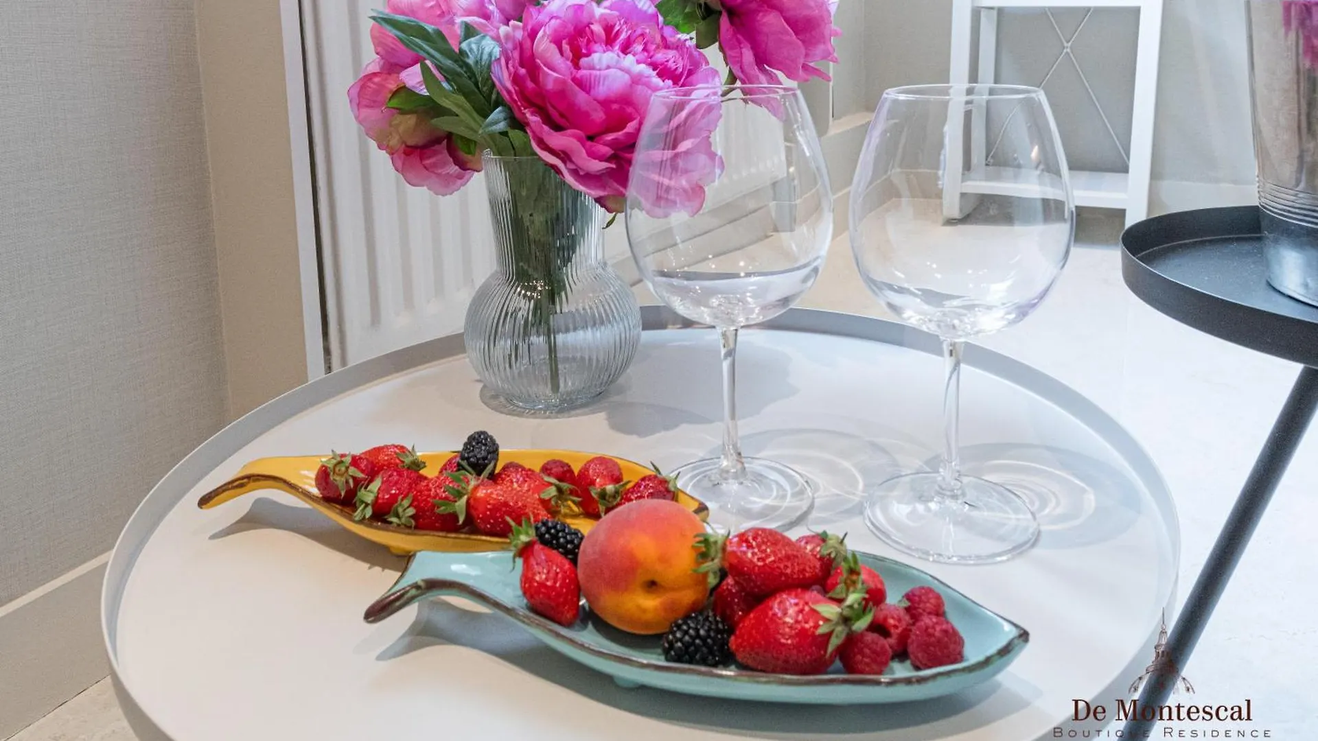 Apartment De Montescal- Montparnasse With Ac 11 To 14m2 In A Prime Location *