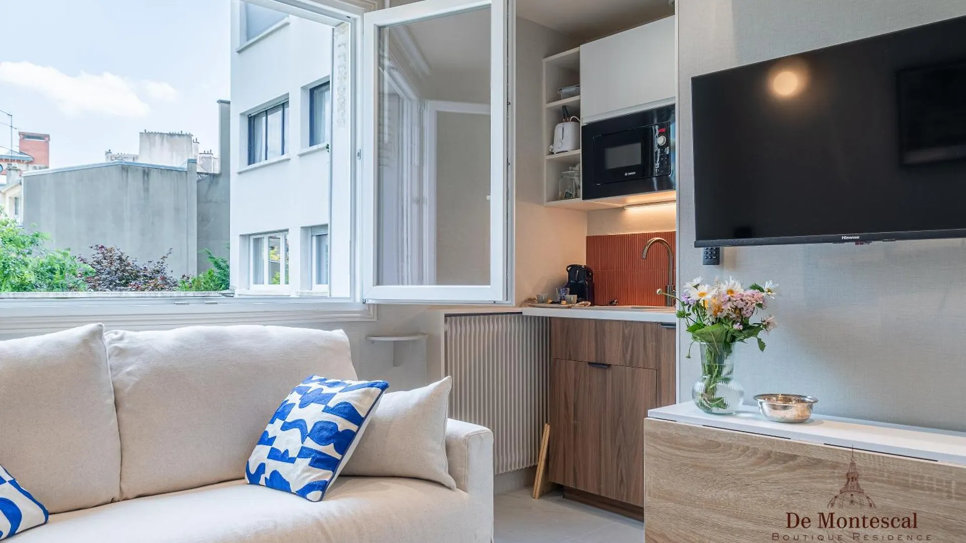 De Montescal- Montparnasse With Ac 11 To 14m2 In A Prime Location *