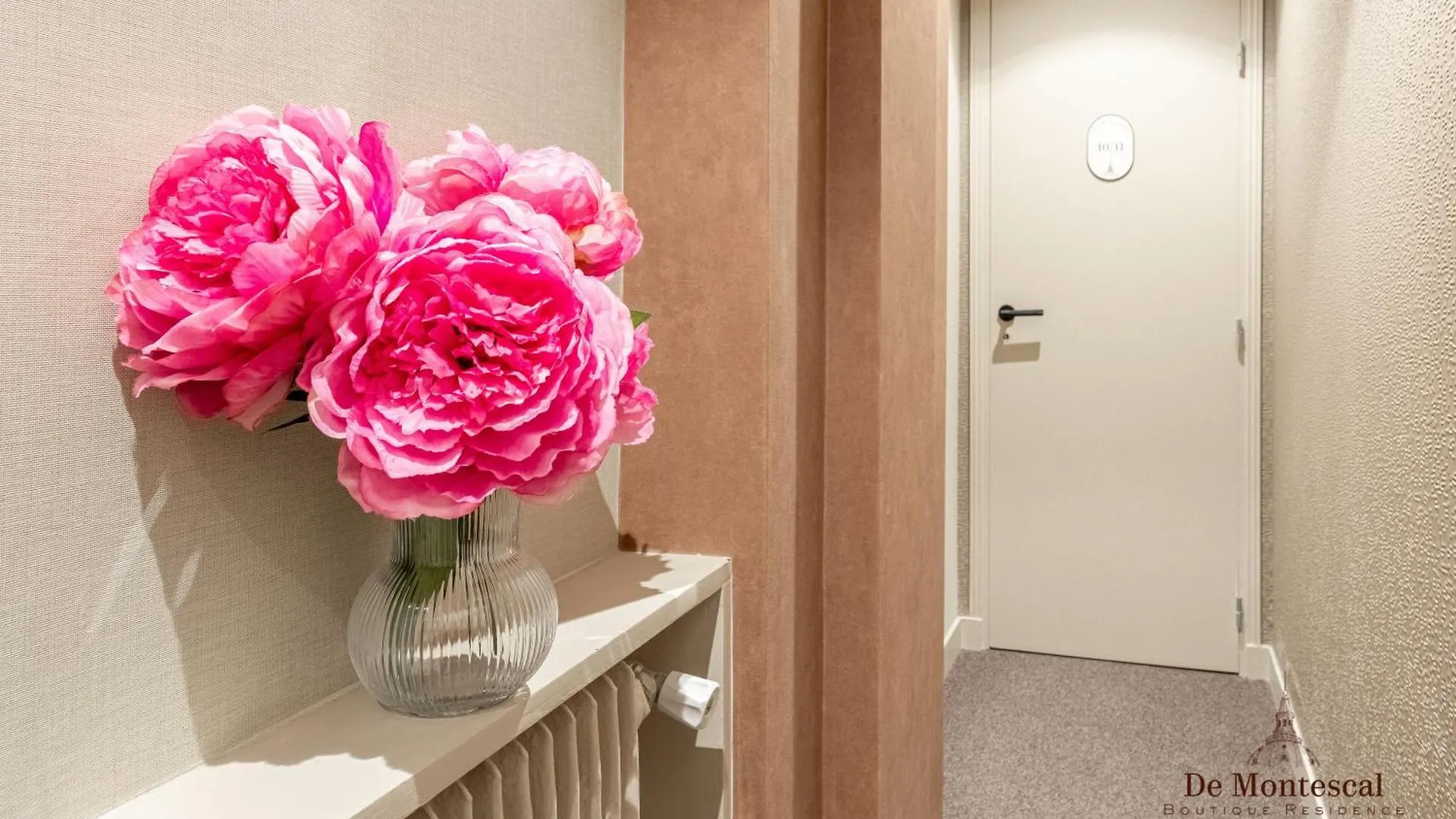 Apartment De Montescal- Montparnasse With Ac 11 To 14m2 In A Prime Location *